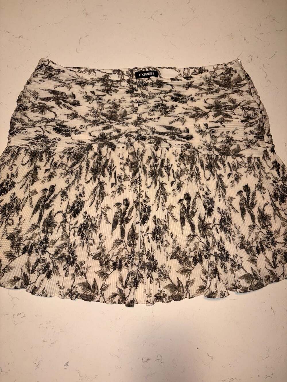 Express Black and White Floral Print Ruched Pleated Mini Skirt Size L